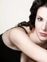 Laura Mennell